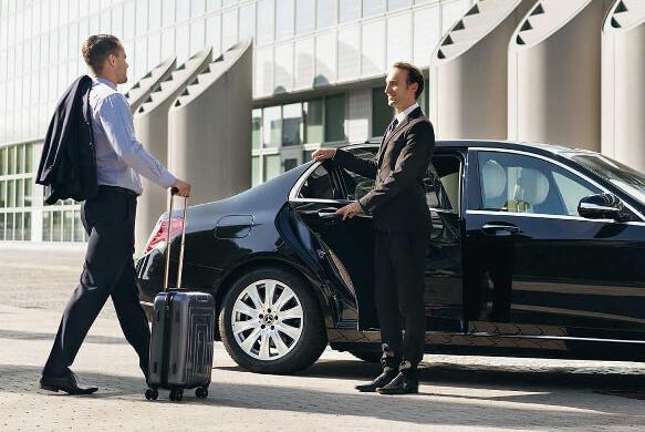 G4 Cars executive vehicle ready for a Farnham to Heathrow Airport transfer